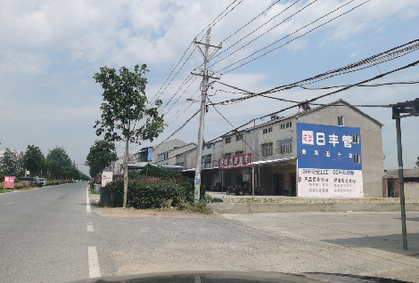 邵原如何能保证墙体广告的醒目性？