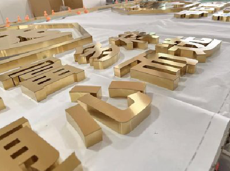 邵原拉丝不锈钢字的特点。